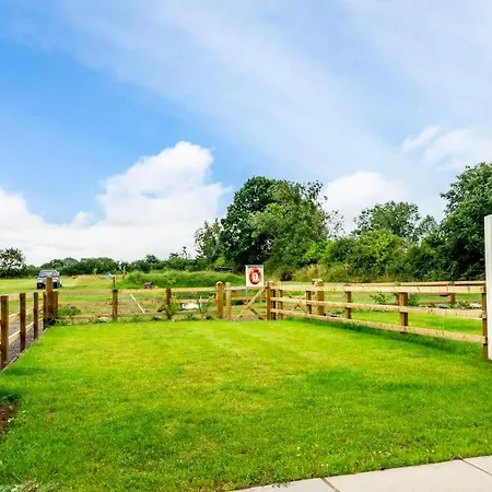 בית נופש Brecks Farm - The Tractor Shed