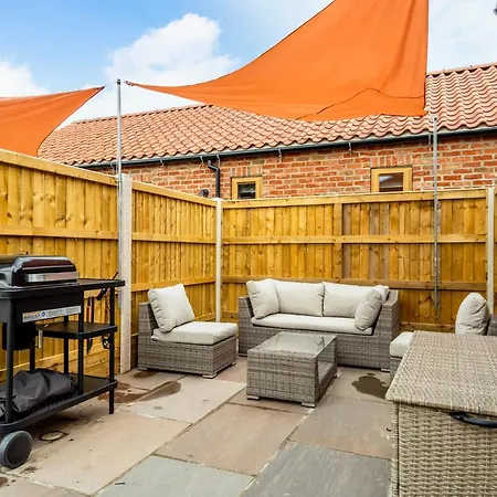 Brecks Farm - The Tractor Shed